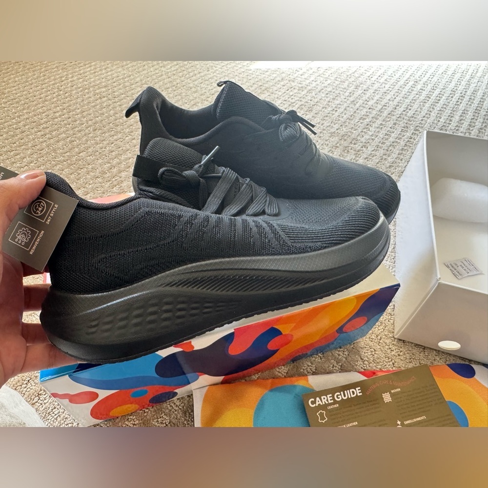 Hote by Shooz Joyous AAA Black Sneakers Women’s 8.5 EU39 NWT Comfort